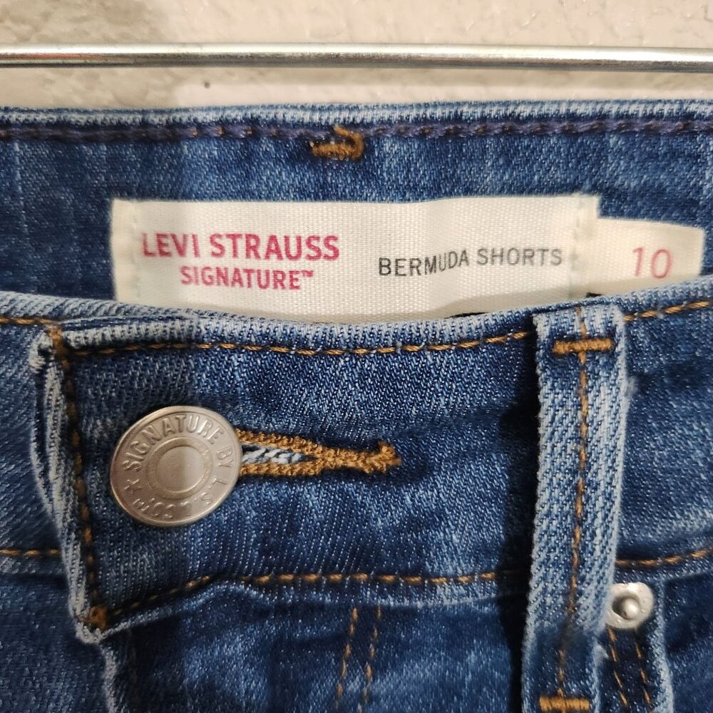 Levi Strauss Signature Bermuda Jean Shorts Womens Size 10 Blue Denim Casual - Picture 2 of 11